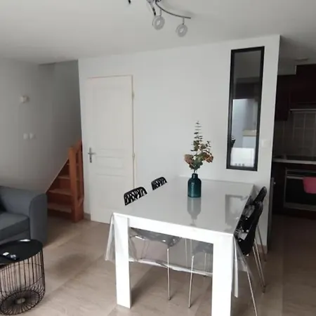 Maison De 600 M Du Marche * La Rochelle (Charente-Maritime)