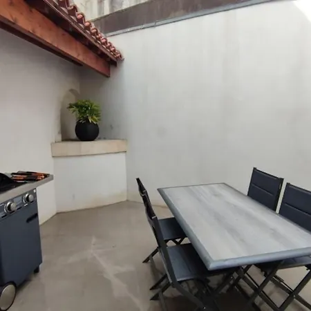 Maison De 600 M Du Marche Holiday home *