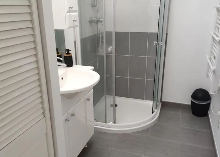 Maison De 600 M Du Marche * לה רושל