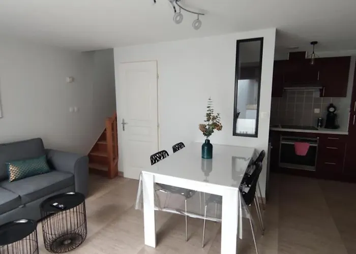 Maison De 600 M Du Marche * לה רושל
